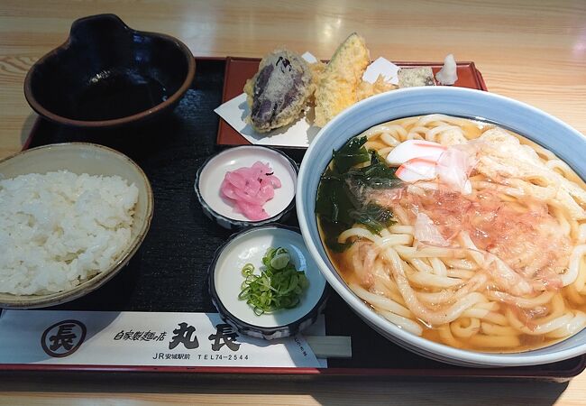 ＪＲ安城駅バスターミナルからスグのうどん屋さん、 