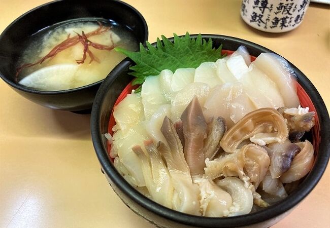 絶品海鮮丼 ながもり