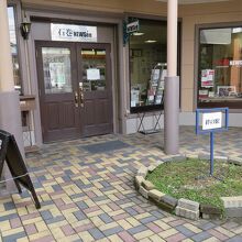 車道からちょっと引っ込んだ場所にある石巻ニューゼ入口