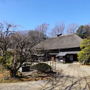 美しい茅葺屋根が印象的な江戸時代の豪農の邸宅