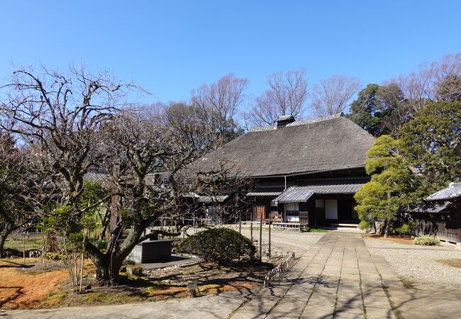 美しい茅葺屋根が印象的な江戸時代の豪農の邸宅