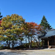 高台から山々が一望できます