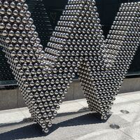 入り口のＷモニュメント