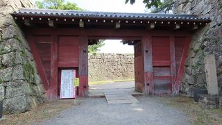 【追廻門】珍しい赤い城門