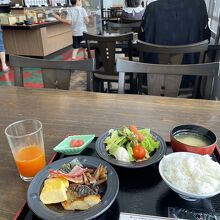 朝食ビュッフェ