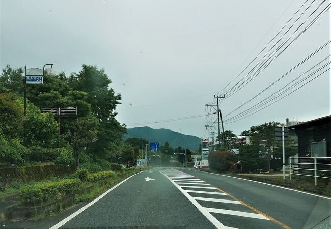 展望所の景色は見られなかったが，運転が厳しい難所の峠