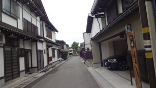 金沢駅から日帰りのツアーバスで高山にきました。