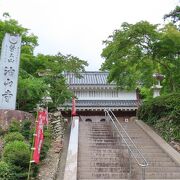 珍しい“め”のお寺