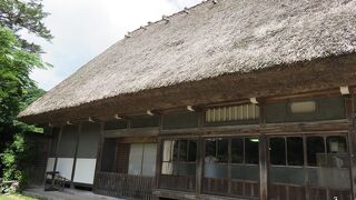 白川郷で随一の規模を誇る、格式の高い合掌造りの家屋