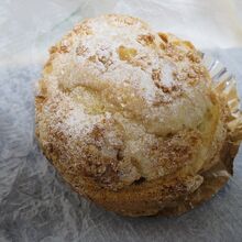 後で開けてみたシュークリーム。大振りで食べ応えあり。