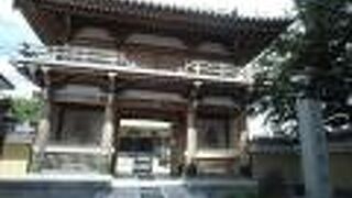 山門の四天王像が格好良い　