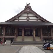 江名子川沿いを歩いていたら、このお寺の裏口があって、そこから高山別院に入ることができました。
