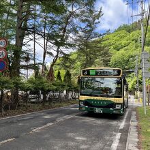 観岳園キャンプ場の前で