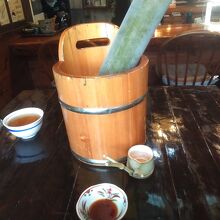 まずはキンキンに冷えた竹に入ったお酒