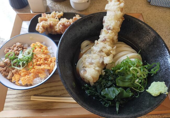 レトロビルでうどんを食す。平日のランチセットがお得