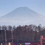 正面に富士山