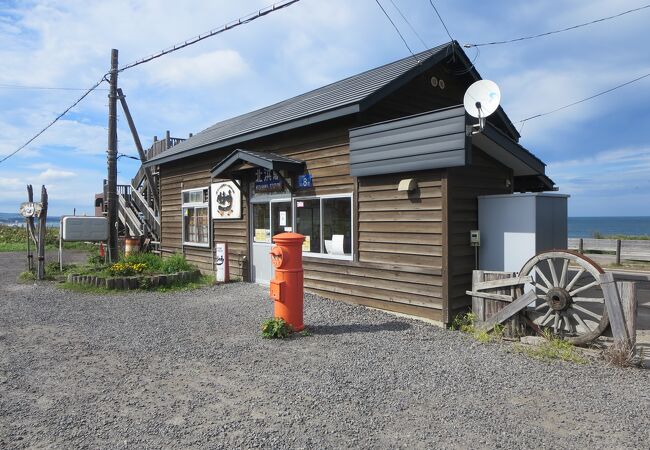 よくテレビの旅番組でも紹介されている軽食喫茶のある駅です。