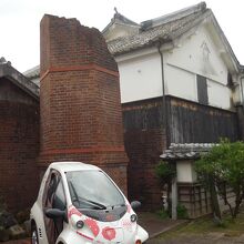 裏庭に残る酒蔵の遺構