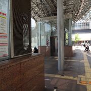 金沢駅の東口に大きなバスターミナルがありました。