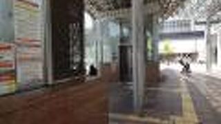 金沢駅の東口に大きなバスターミナルがありました。