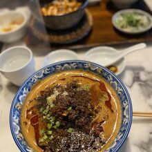 黒胡麻坦々麺と麻婆豆腐定食
