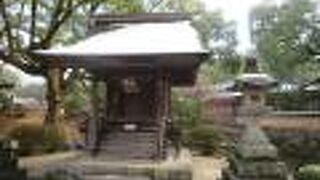 趣のある祠です