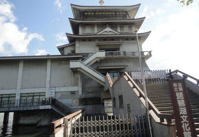 お城のような建物