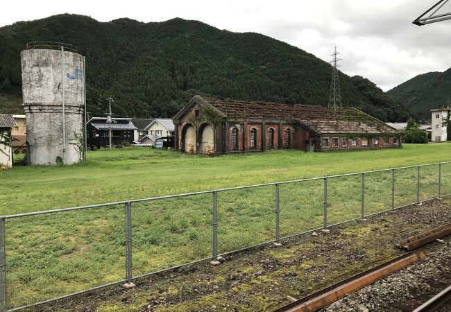 和田山駅機関庫（兵庫県朝来）：廃墟同然