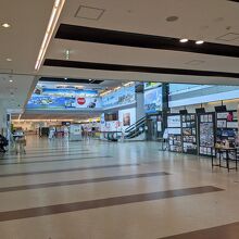 空港ビル内部