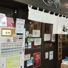 外にも待合ベンチがありました