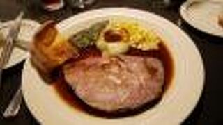 おいしいプライムリブと優雅なひと時