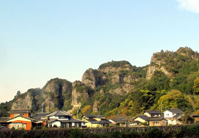 国道５００号線から競秀峰の全景を見ました。