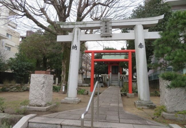 唐人町近くの明治通りにあります