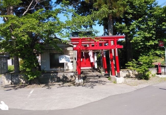 地域の信仰を集める小さな神社