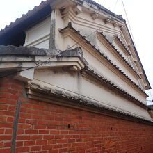 赤レンガとの組み合わせもきれいです。