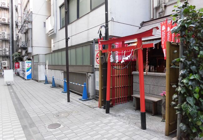 こんなところにも稲荷神社が祀られていました