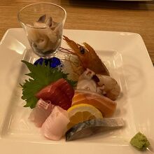 お造りは種類も多くて満足しました。