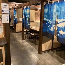 テーブル席となっております。