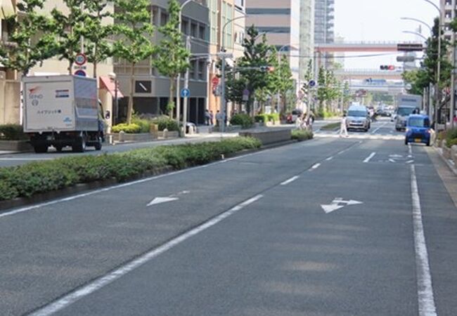 神戸の旧居留地の中央を南北に走る通り