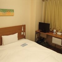 ベッドは幅広で手足を伸ばして寝られました