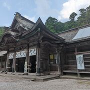 大山にある神社。体力がいる。