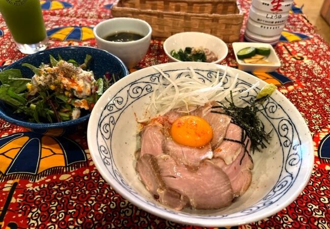 レアチャーシュー丼