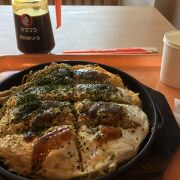 広島風お好み焼きをフードコートで食べました