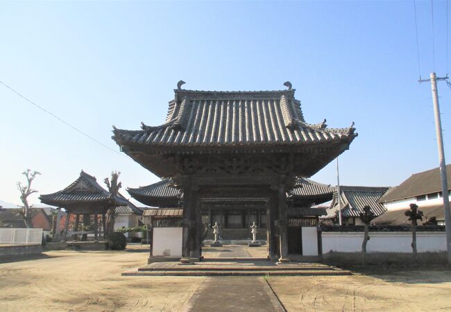 中門もある大きなお寺さんでした。