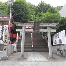 一の鳥居から石段を上がります