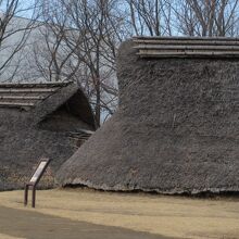 竪穴住居も