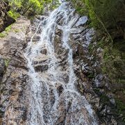 琵琶湖西側にある落差のある滝