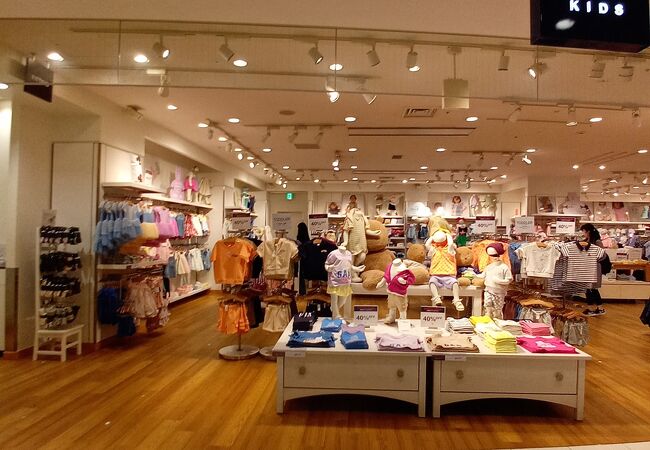 Gapストア (アクアシティお台場店)