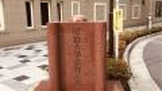 茶系の綺麗な石碑