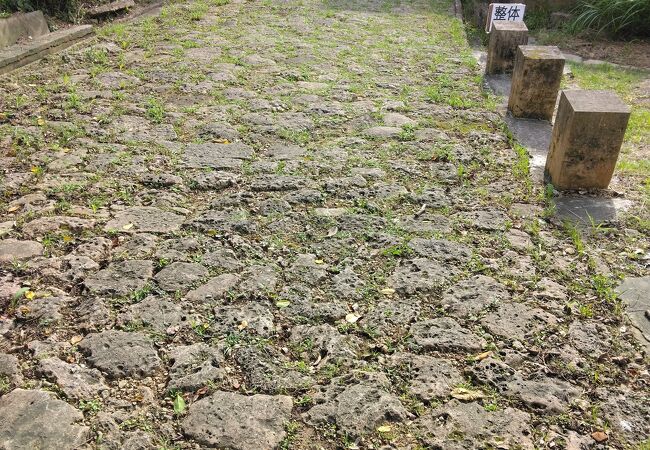 １８世紀に整備された石畳の道